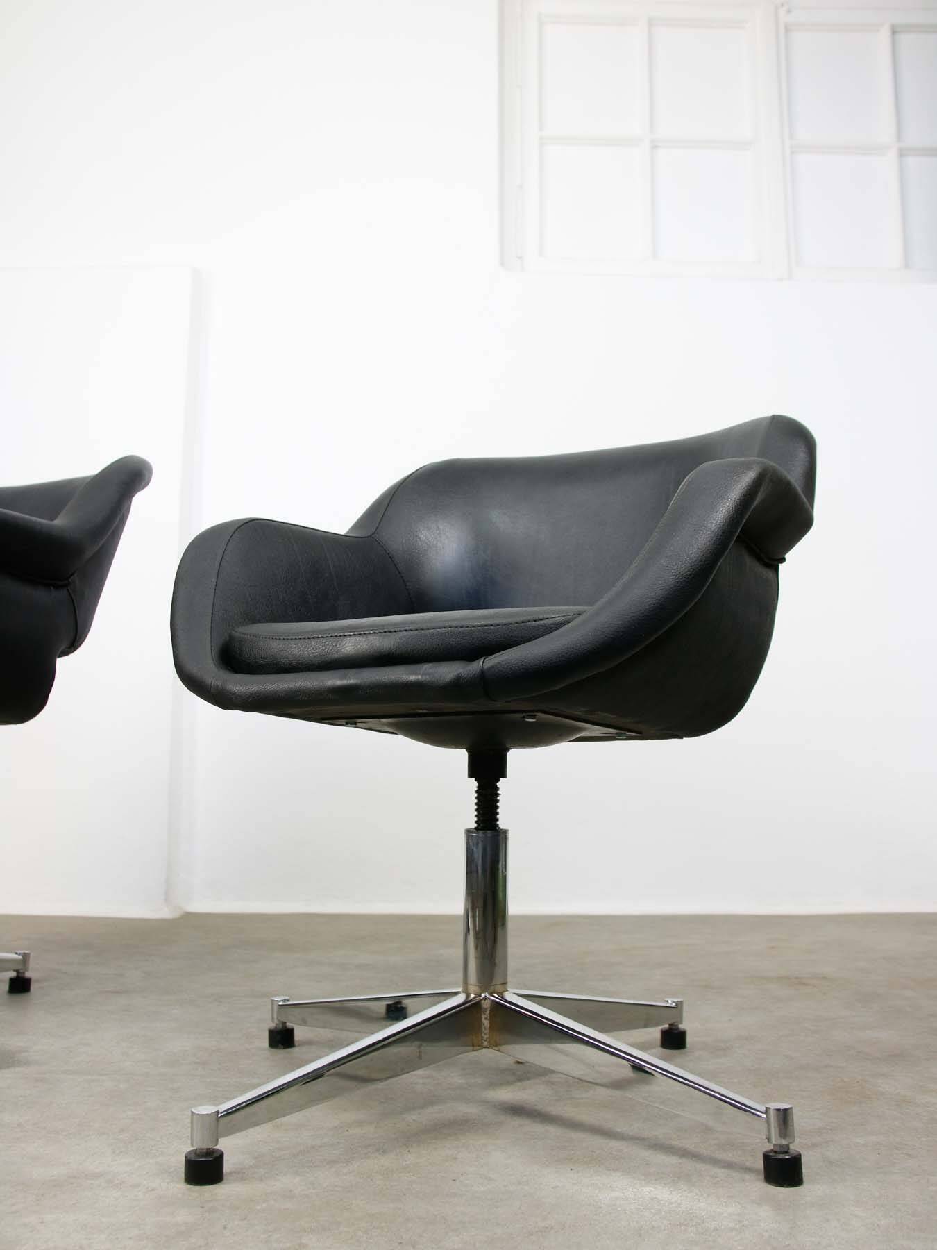 Chaise pivotante vintage en simili cuir noir italien et chrome