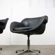 Chaise pivotante vintage en simili cuir noir italien et chrome