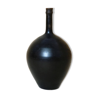 Stoneware vase with narrow neck and brown glaze.