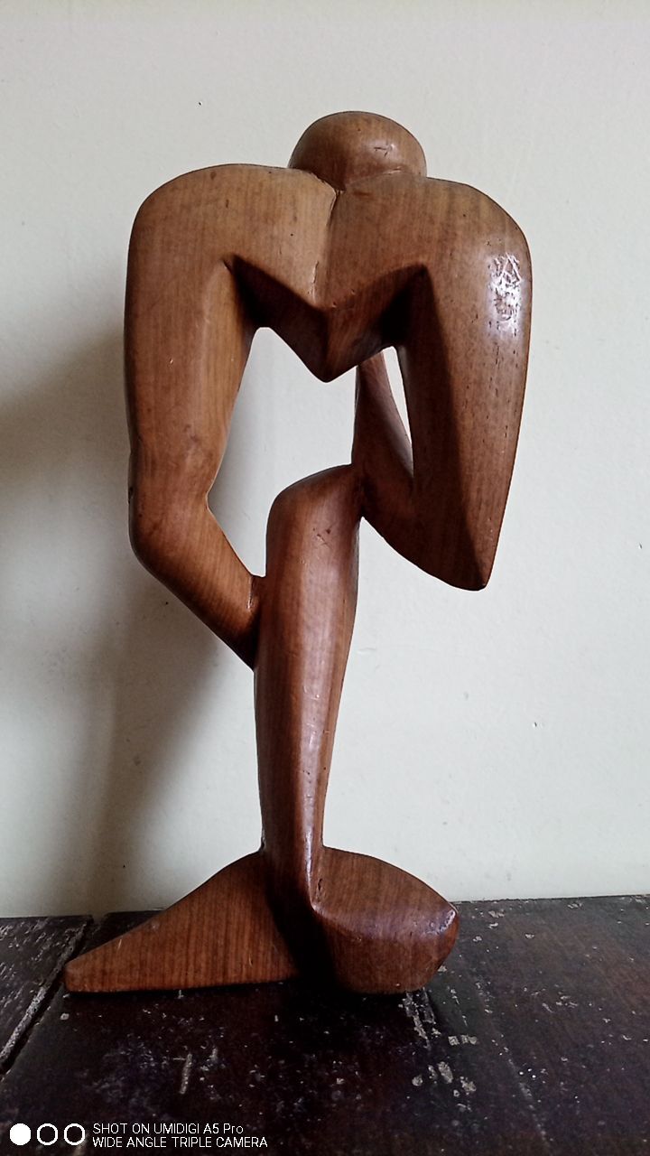 Wood carving Maurice Tavernier (1926 - 2018) pensive man 30 x 14 x 8 cm