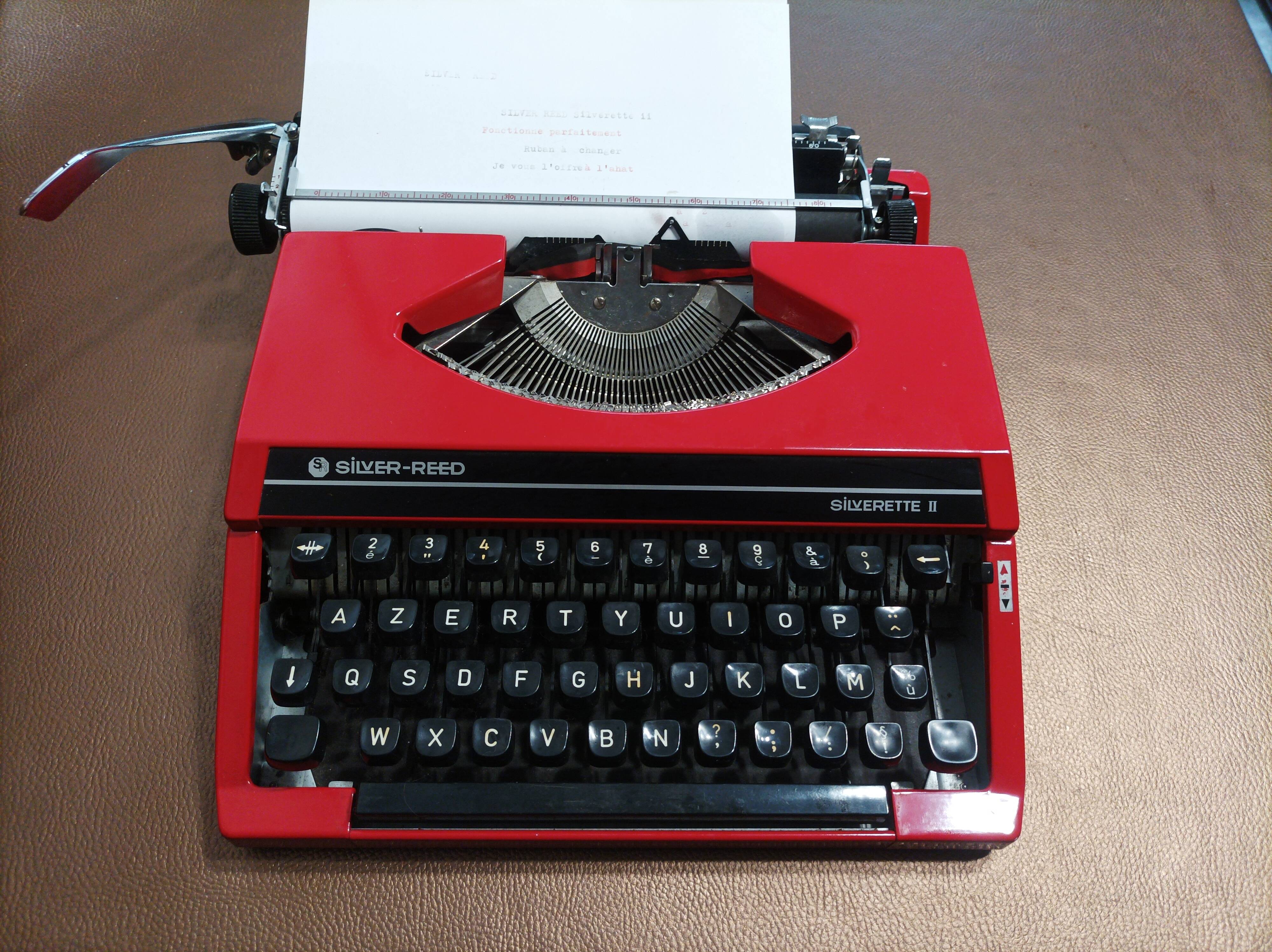 Machine à écrire Silver Reed Silverette II Bleue Rouge révisée ruban neuf