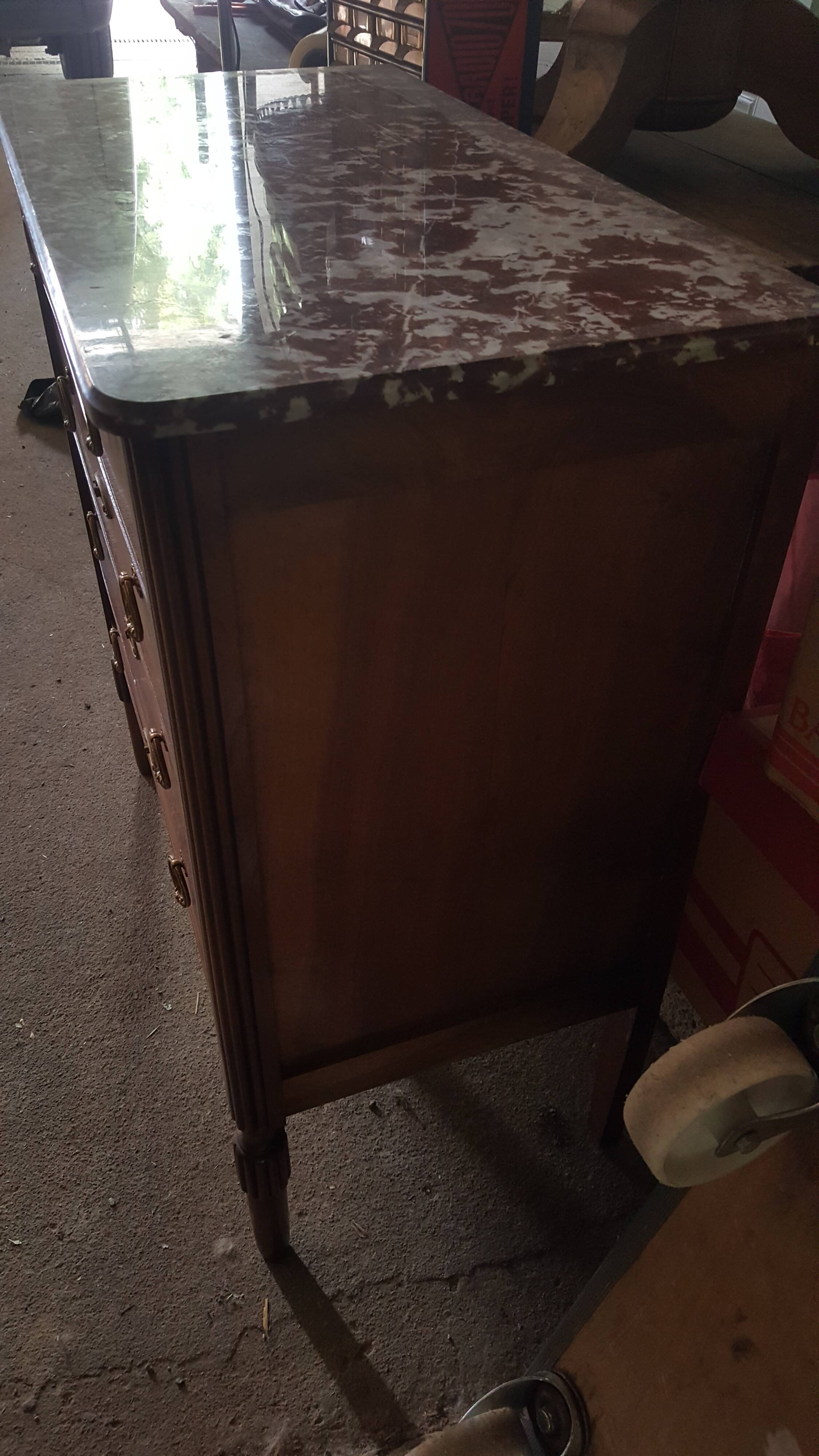 Style chest of drawers