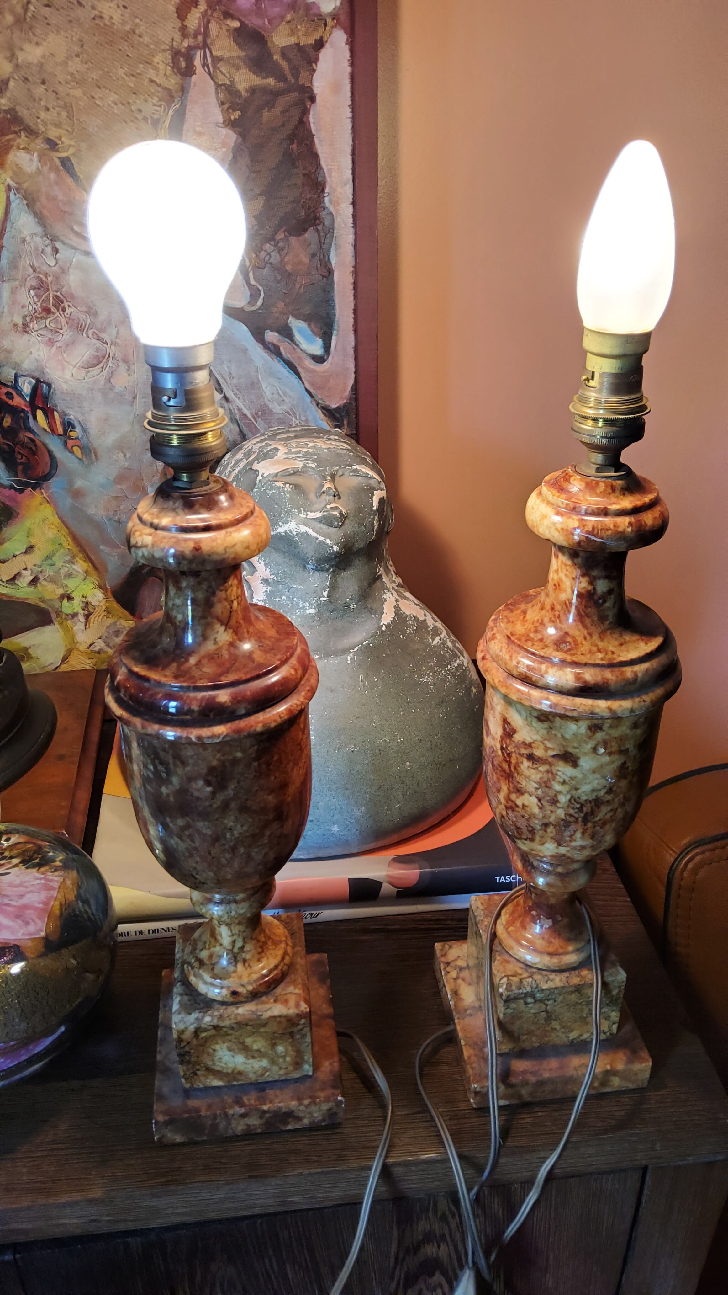 Paire de pieds de lampes des années 70 en albâtre