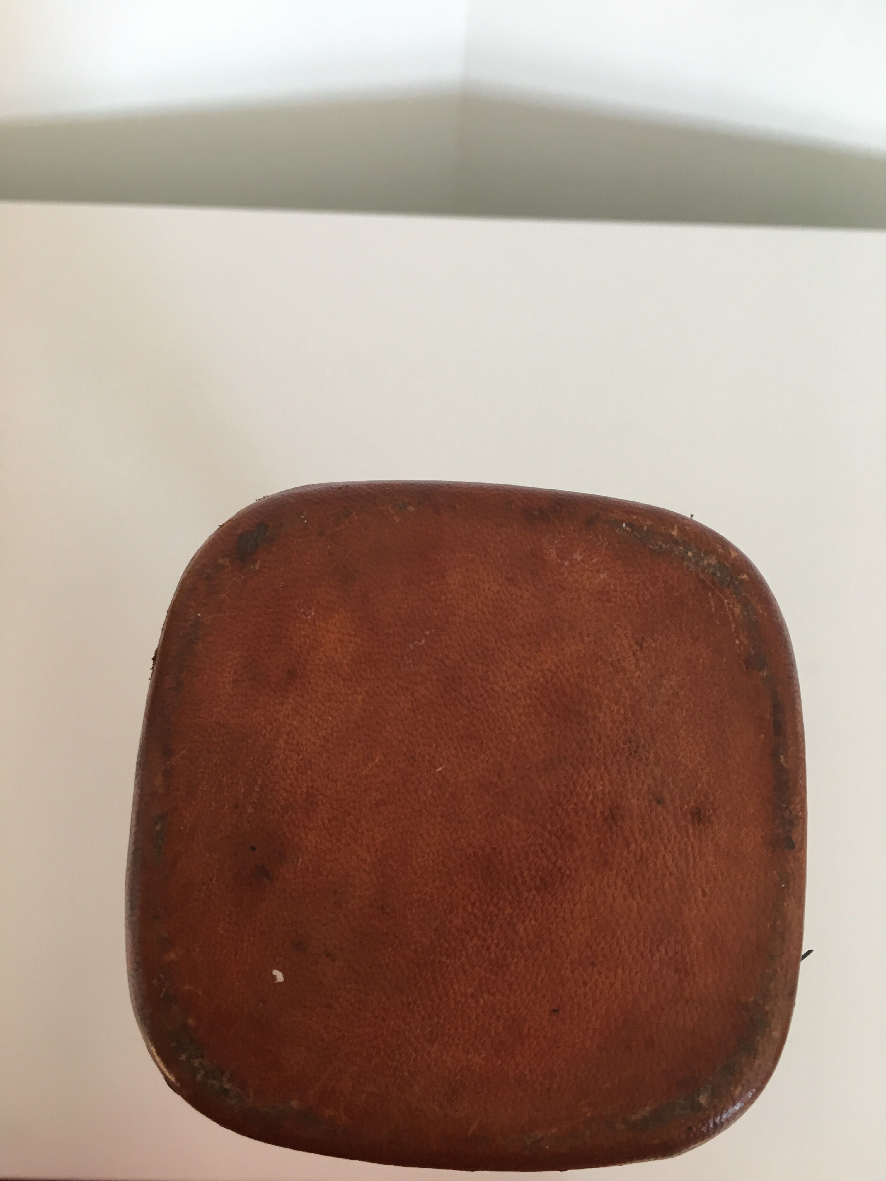 Bouteille marocaine gainée de cuir