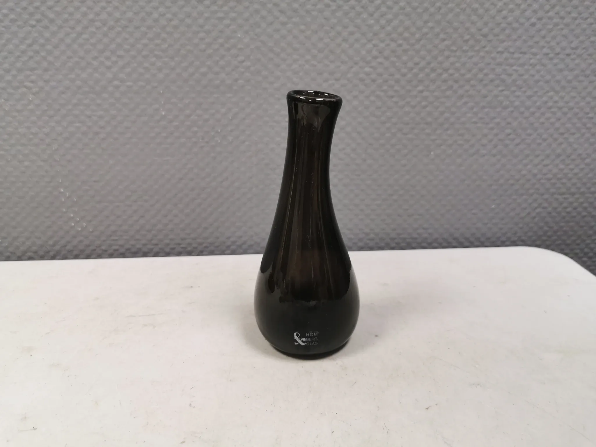 A unique vase in hand-blown glass with a hint of purple in the colour.