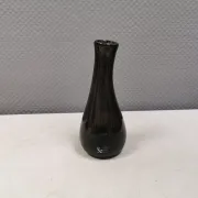 A unique vase in hand-blown glass with a hint of purple in the colour.