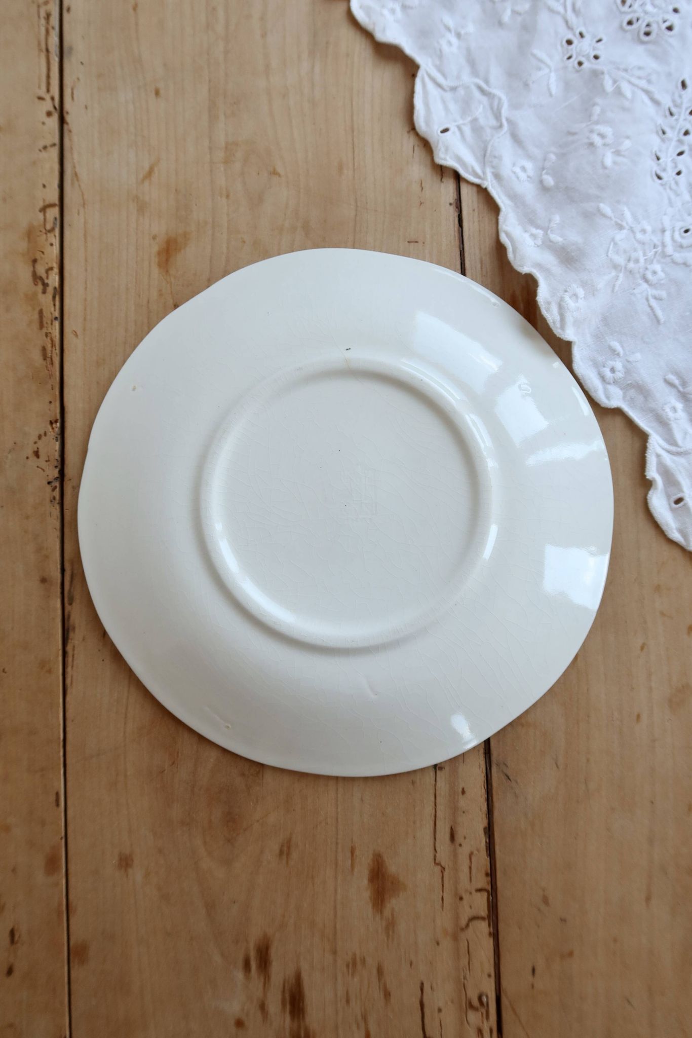 Vintage Gien plate – Ivory earthenware with romantic blue decoration