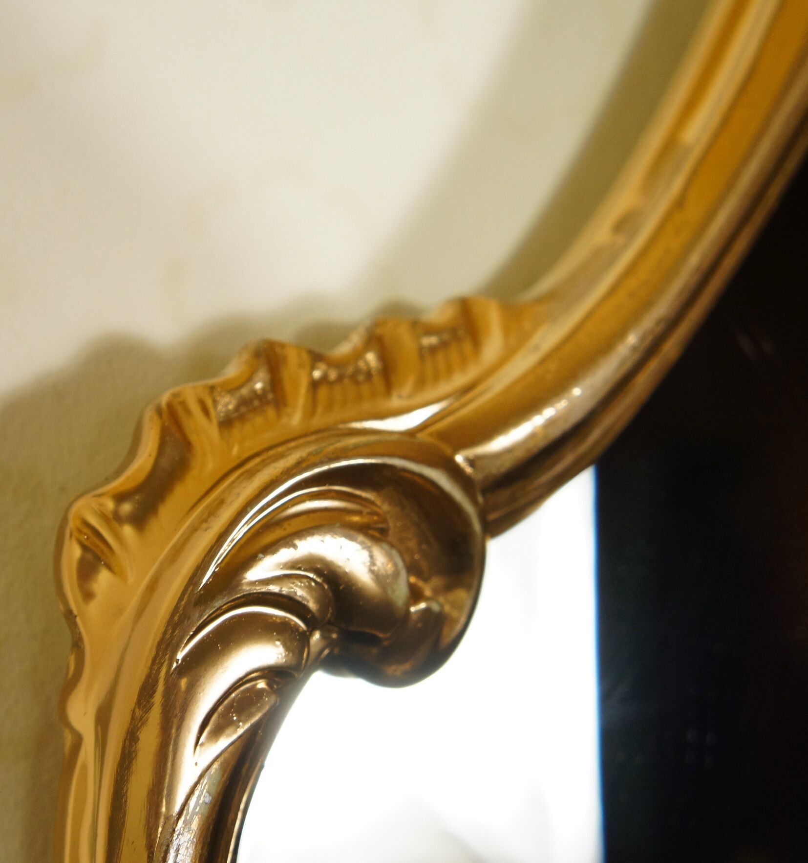 Louis XV style mirror, rockery, in golden resin, circa 1950 46x83cm
