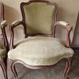 Paire de fauteuils cabriolets de style Louis XV en bois mouluré - XIXème