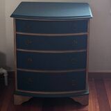 Old small rounded chest of drawers with 4 drawers
