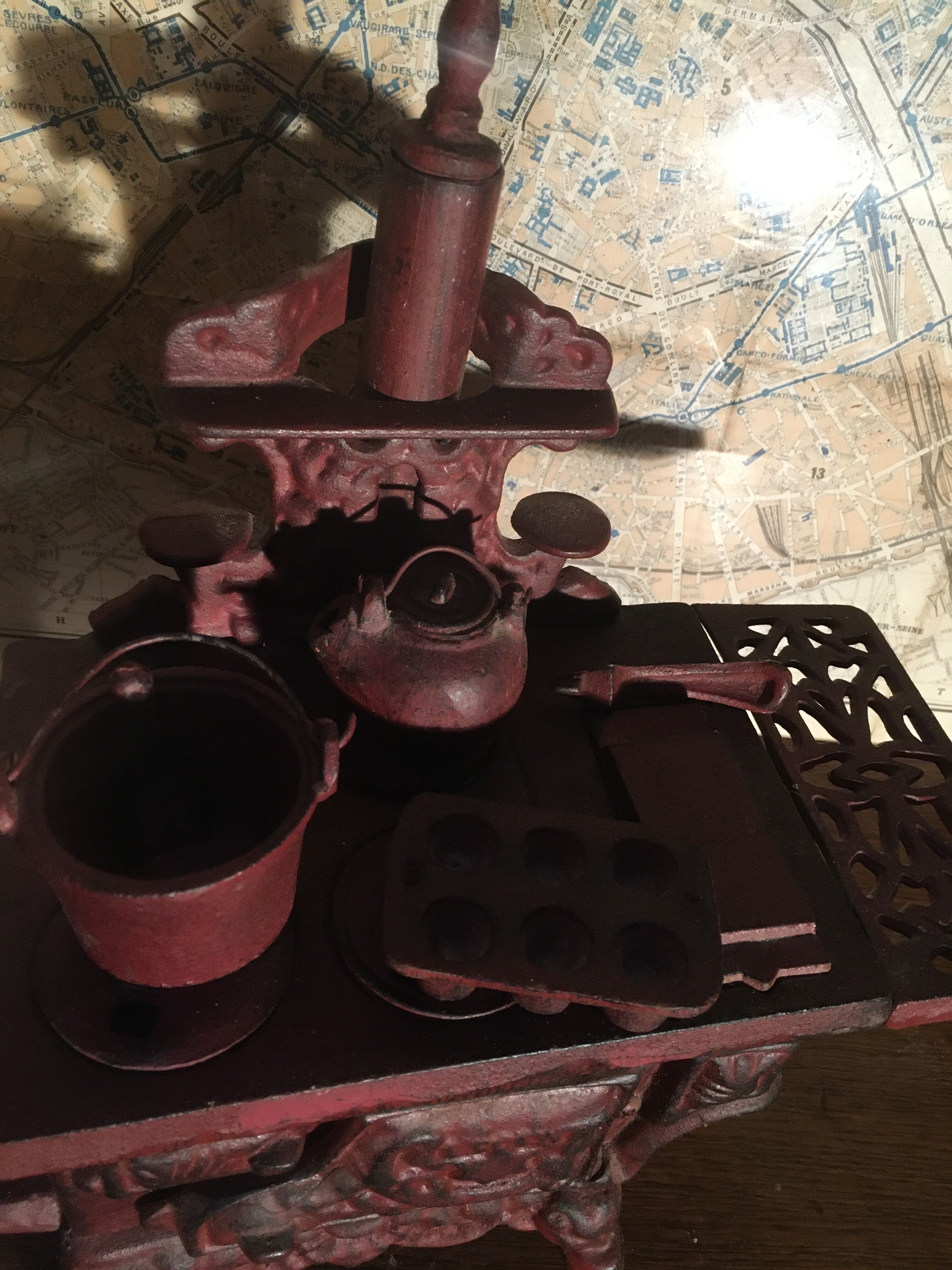 Stove, miniature cast iron stove + utensils