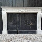 Cheminée De Style Louis XVI En Marbre De Carrare Très Finement Sculptée Ver