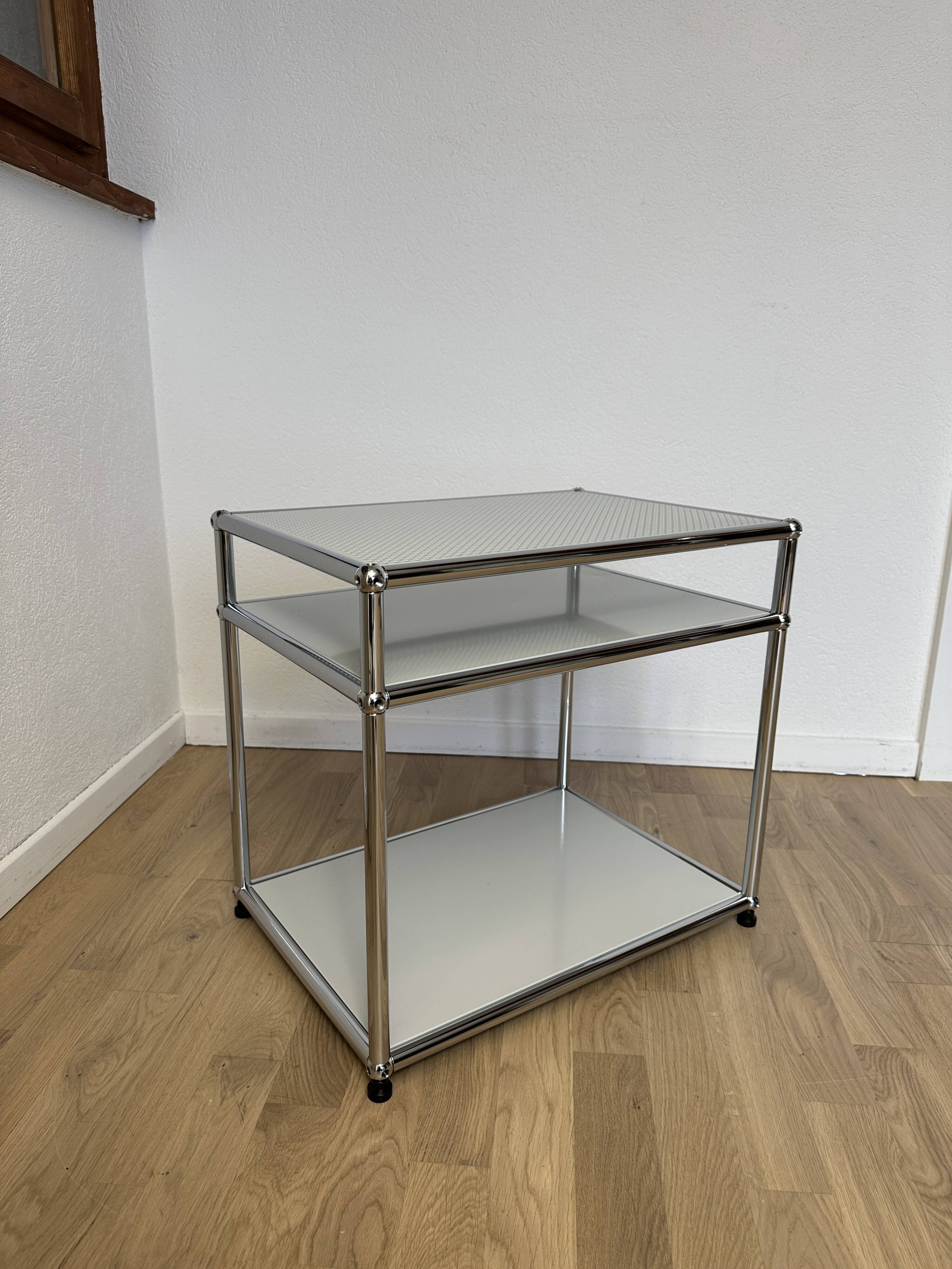 Table d’appoint USM Haller en Gris Clair