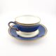 Tasse à thé et soucoupe antique Wedgwood porcelaine d’os. Coupe et soucoupe anglaise bleu poudre et or, années 1900