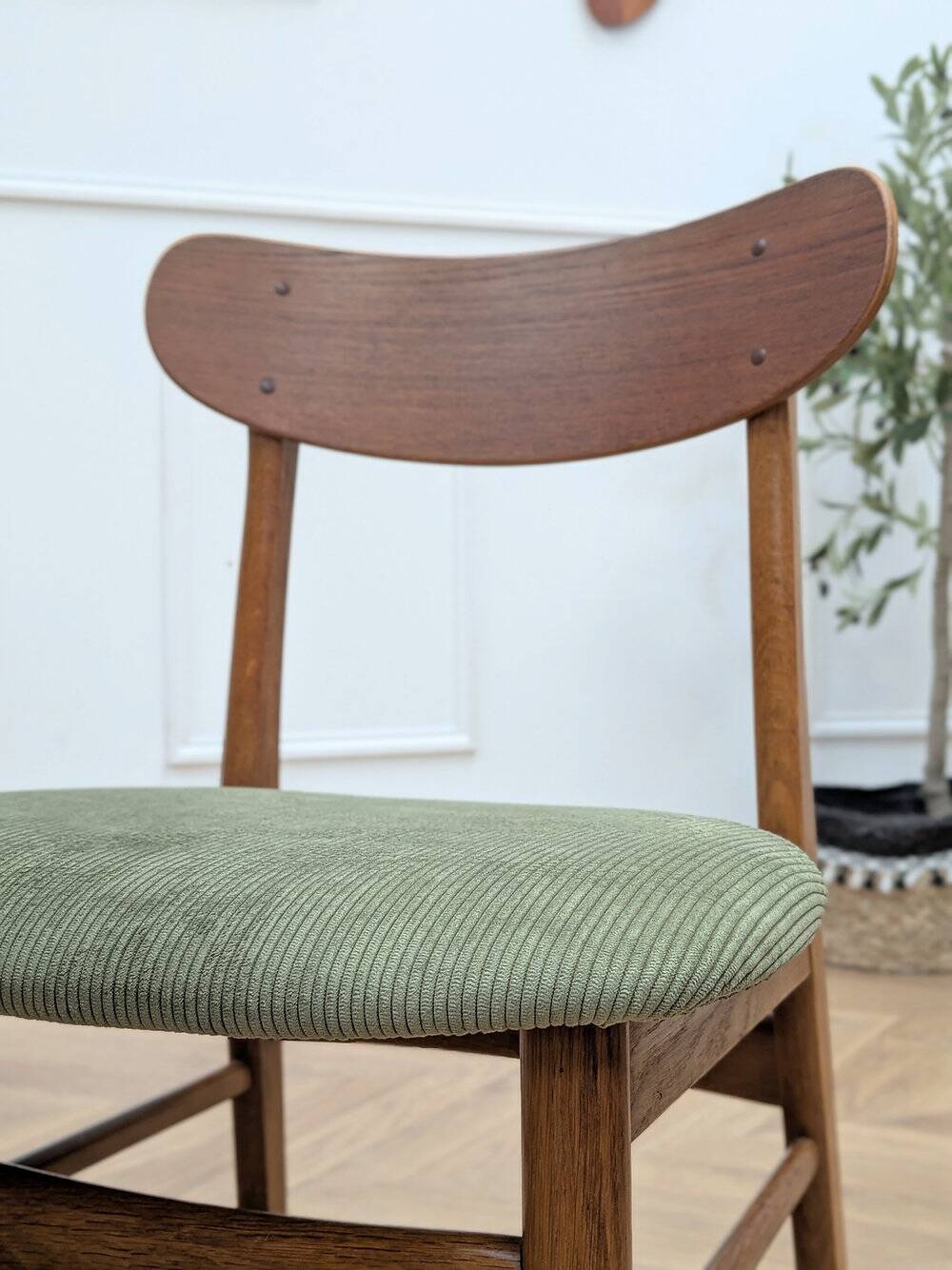 Chaise scandinave teck & tissu vert