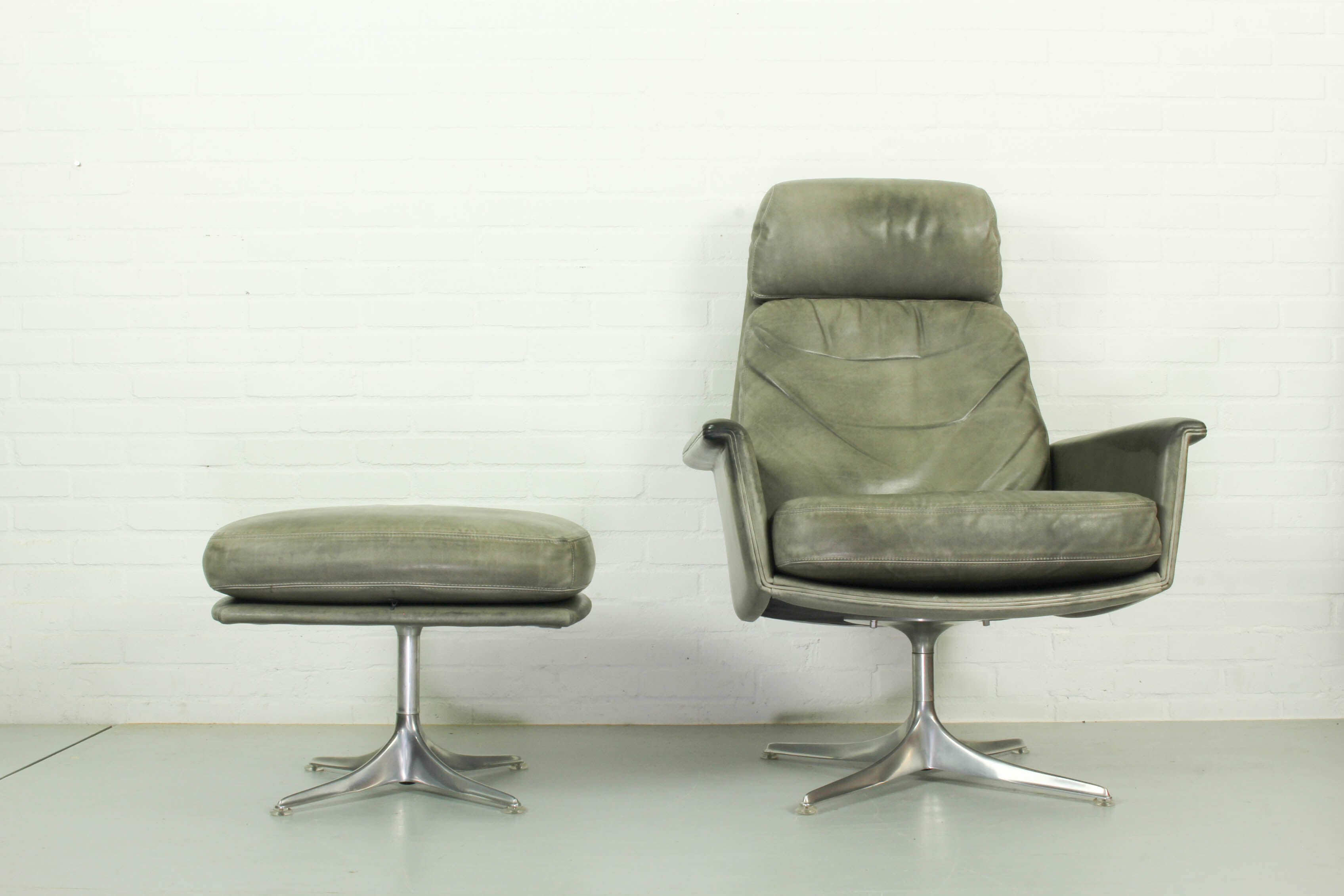 Sedia Swivel Highback Chair with matching ottoman by Horst Brüning for Cor, 1960s – Grey Leather