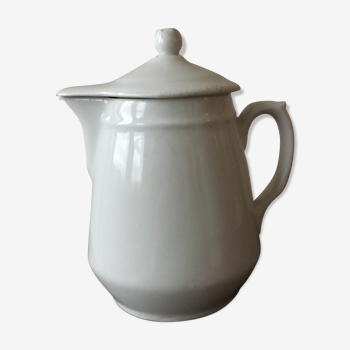 Cafetiere in fire porcelain or white sandstone (P. precious) of Grigny