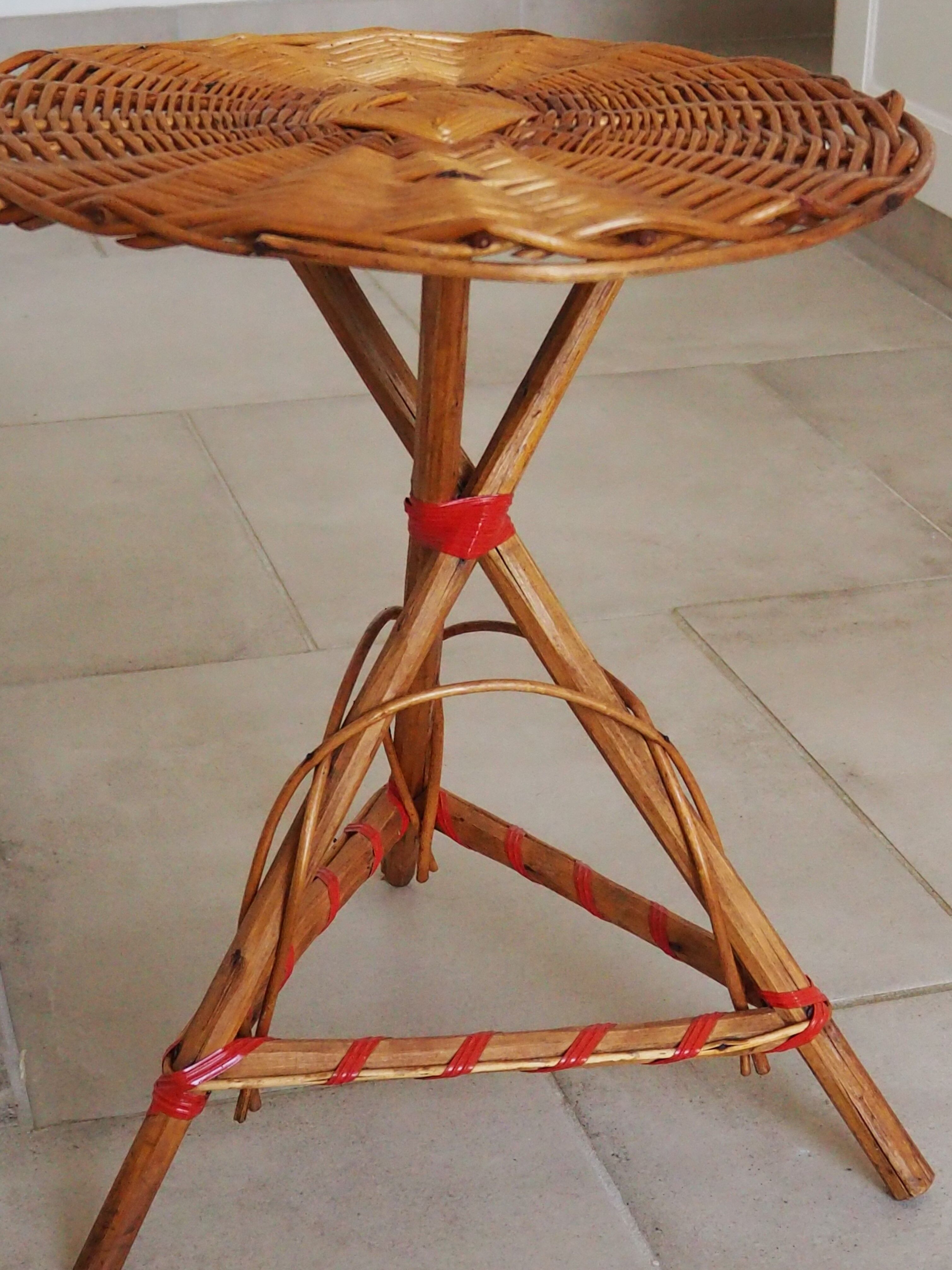 Bolster / pedestal table in tripod rattan 1960s-1970s