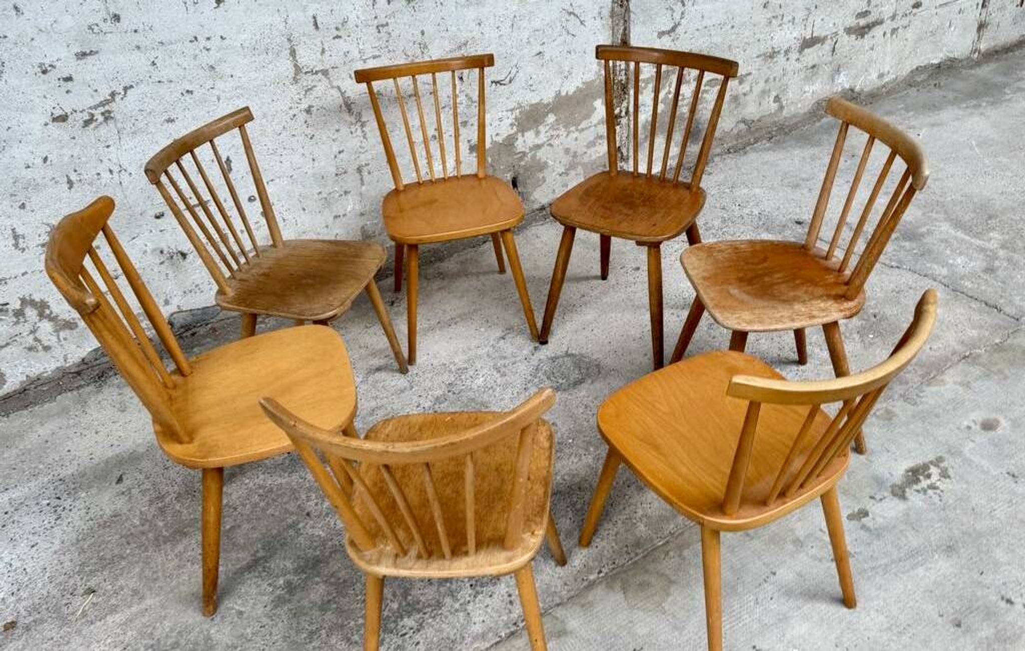 Série Lot de 7 anciennes chaises bistrot