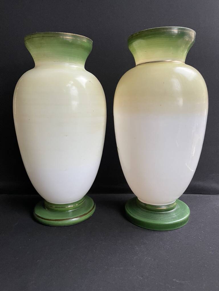 Pair of large hand-decorated opaline vases with marks on the heel – Napoleon III