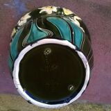 Old-pot cover in dabbling