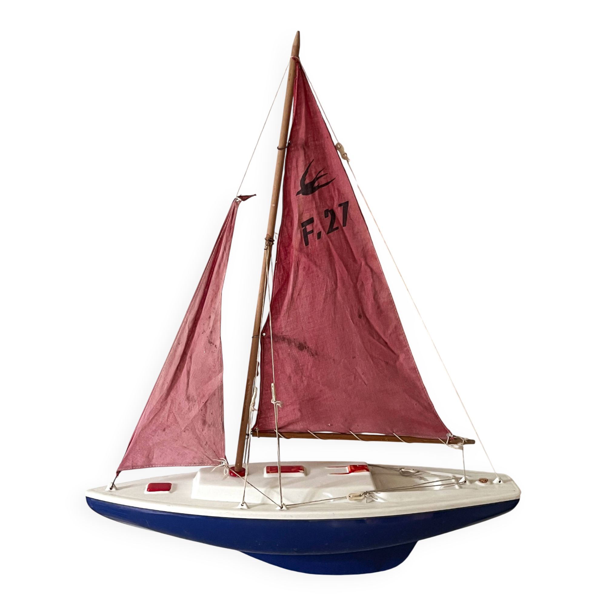 F27 VP50 basin sailboat from the French brand Giraud Sauveur.