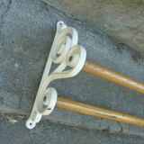 Ancien porte serviettes art deco en fonte émaillée blanche et bois