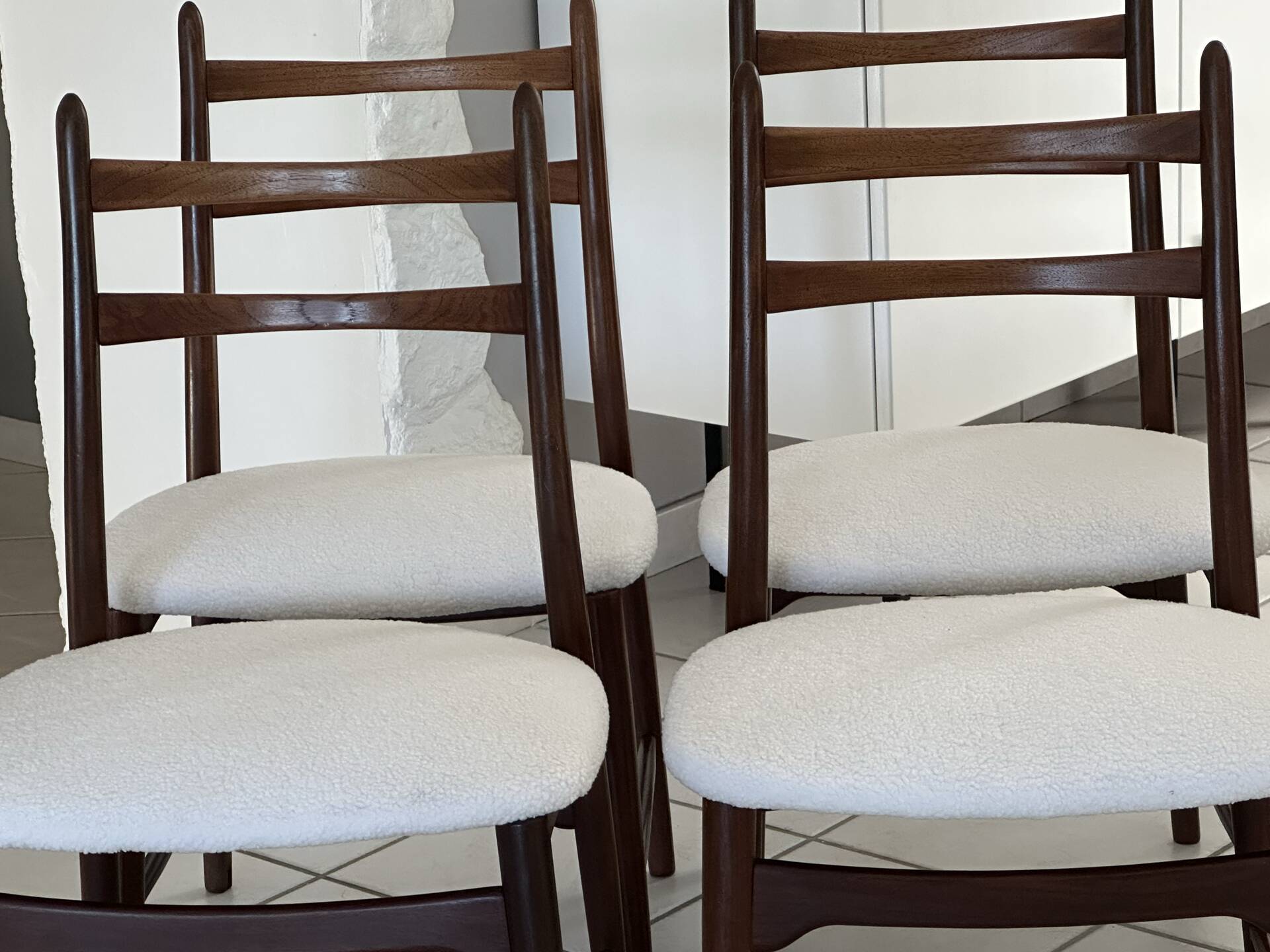 Suite 4 chaises Teck par Wilkhan pour Georg Leowald  Allemagne 1960