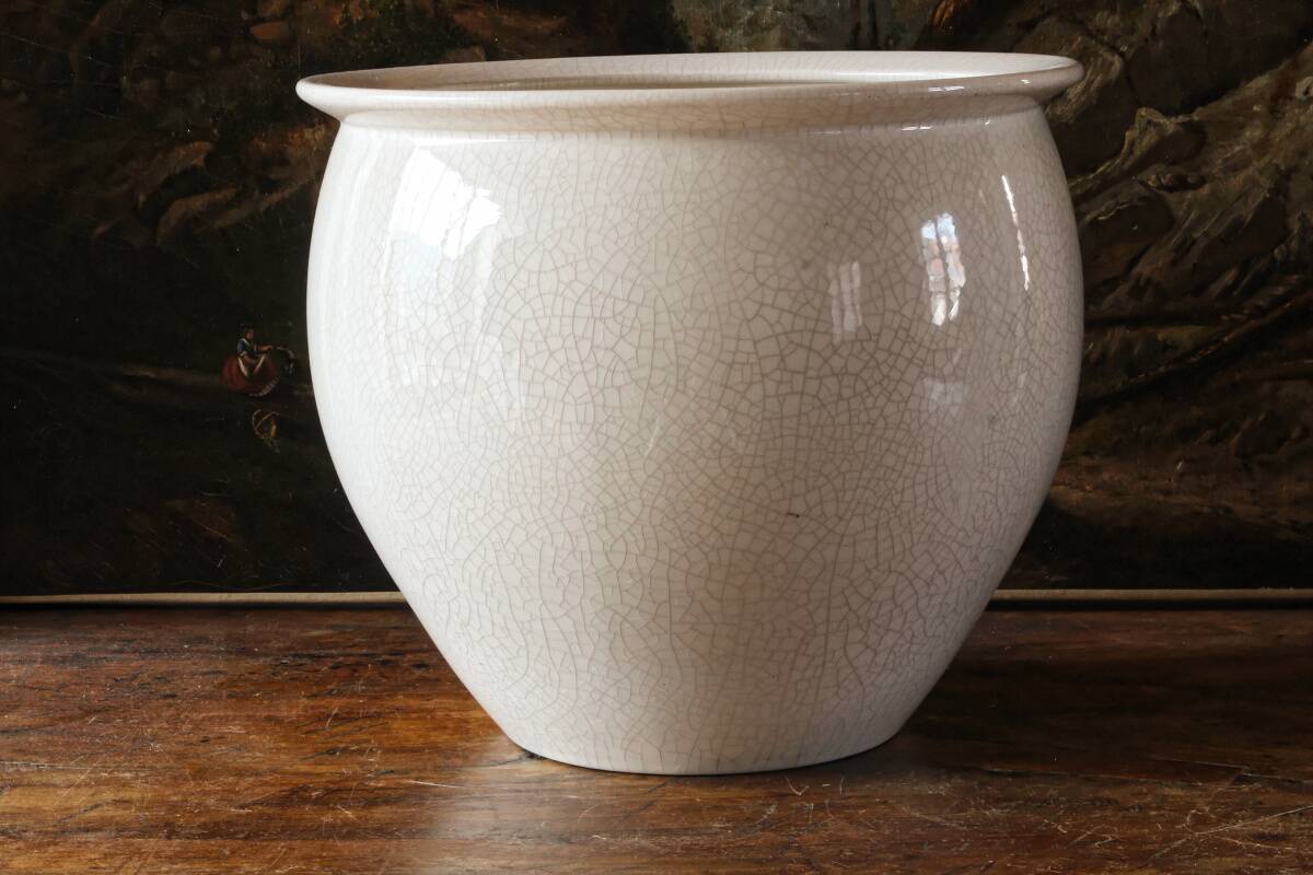 Cracked ceramic planter