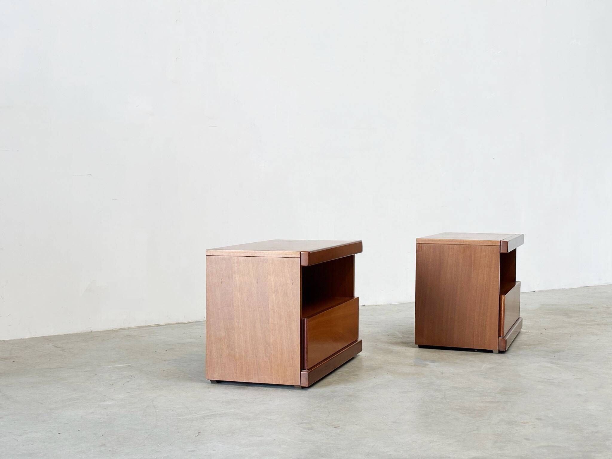 Tables de nuit françaises des années 1970