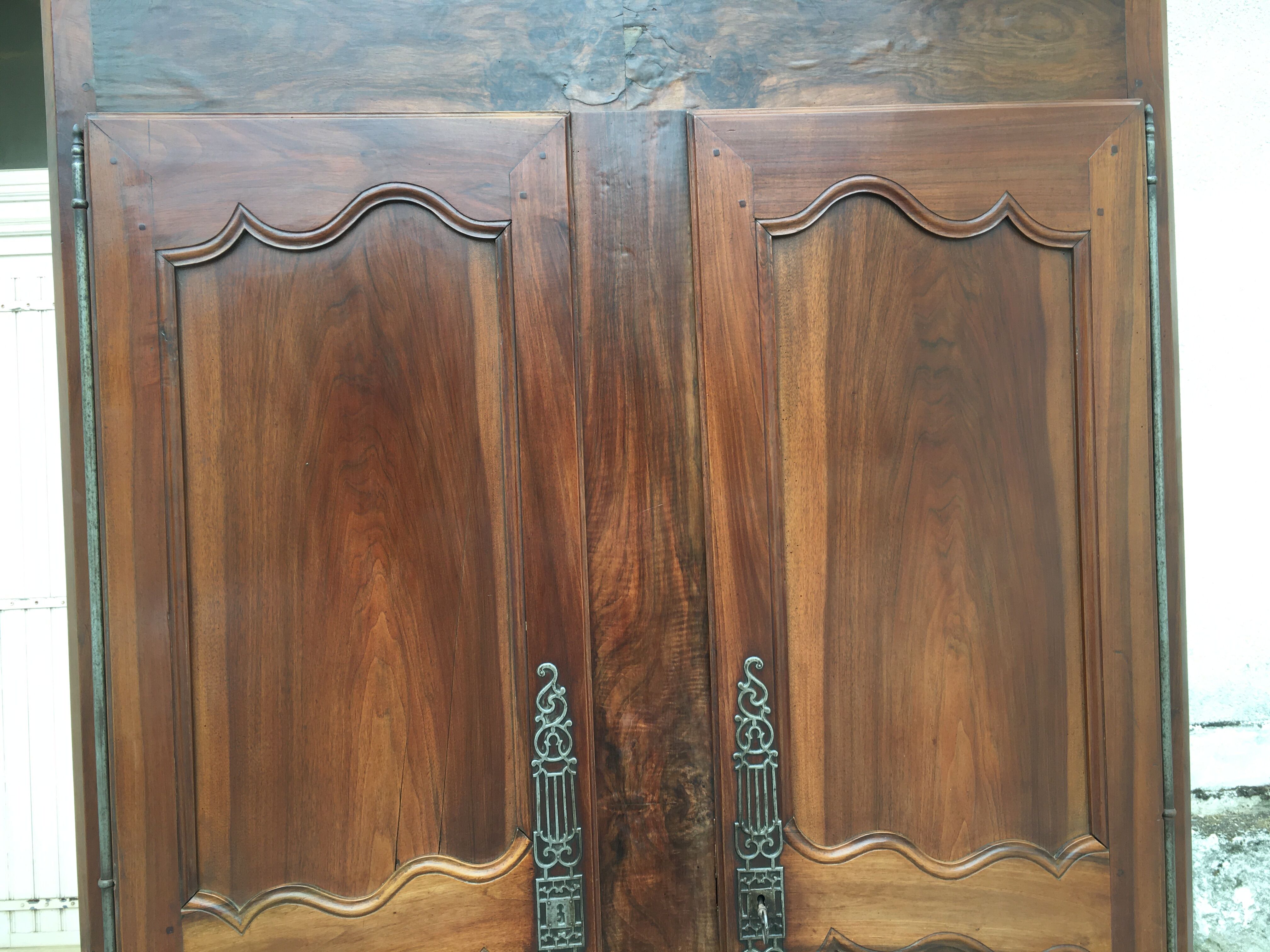 Wardrobe Louis XV Poitou from XIXth in walnut