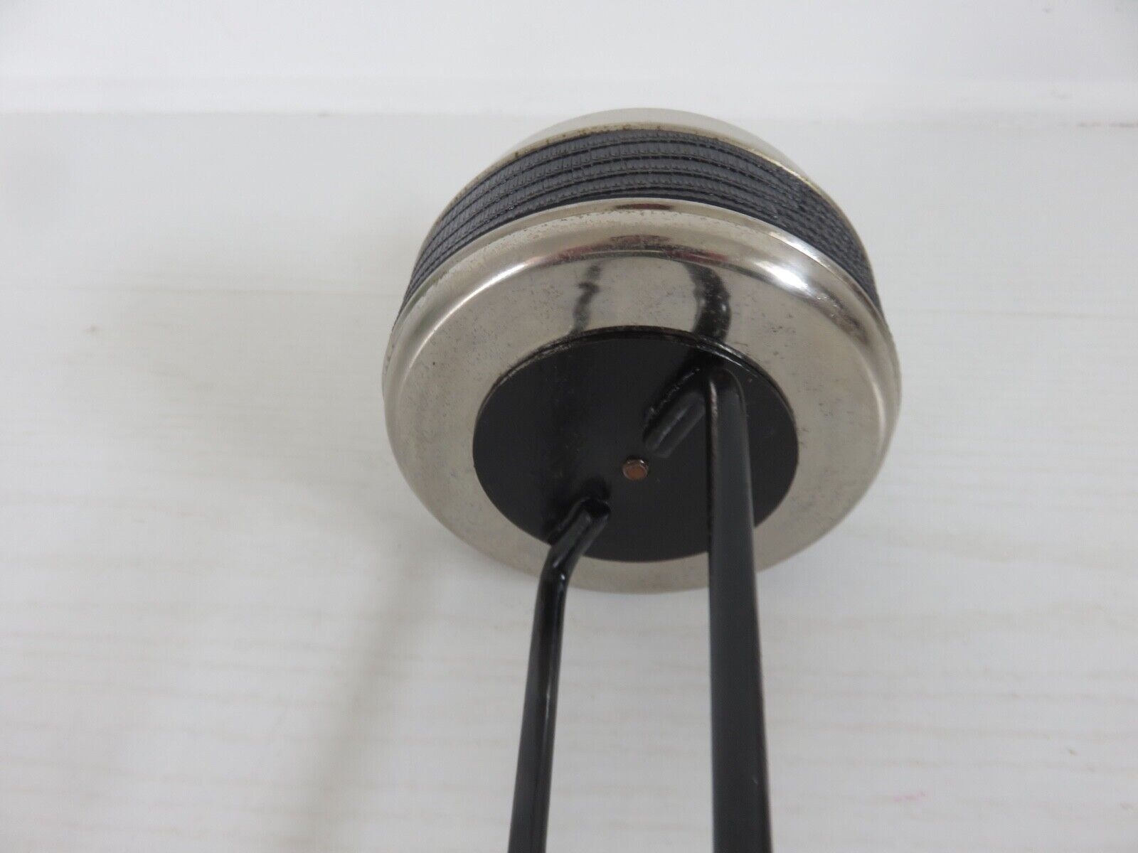 Minimalist tripod ashtray in black lacquered metal 50s 60s