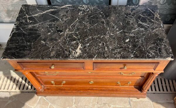 Commode ancienne dessus