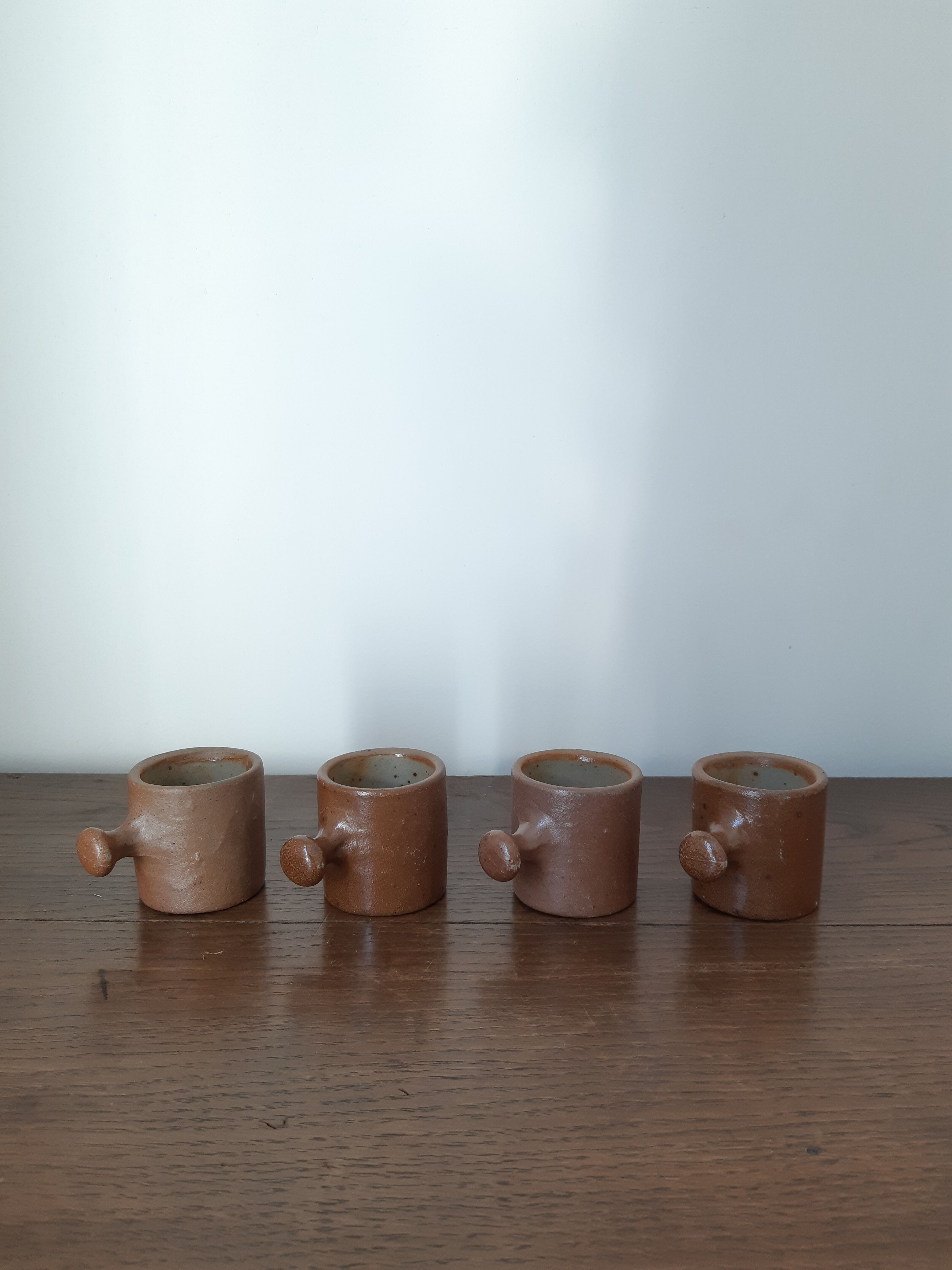 Lot of 4 cups in brown sandstone