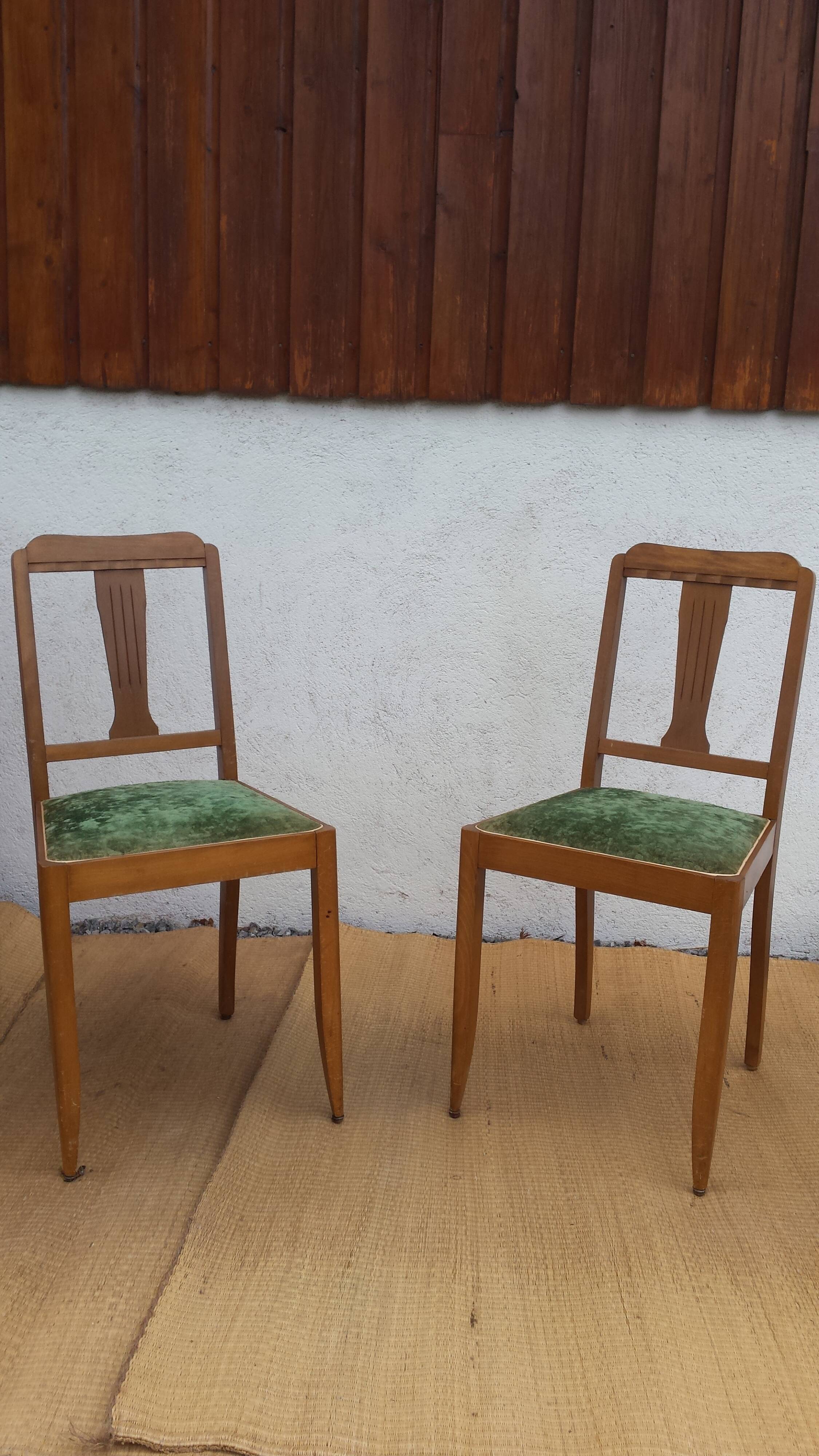 lot of 2 wooden chairs and green velvet