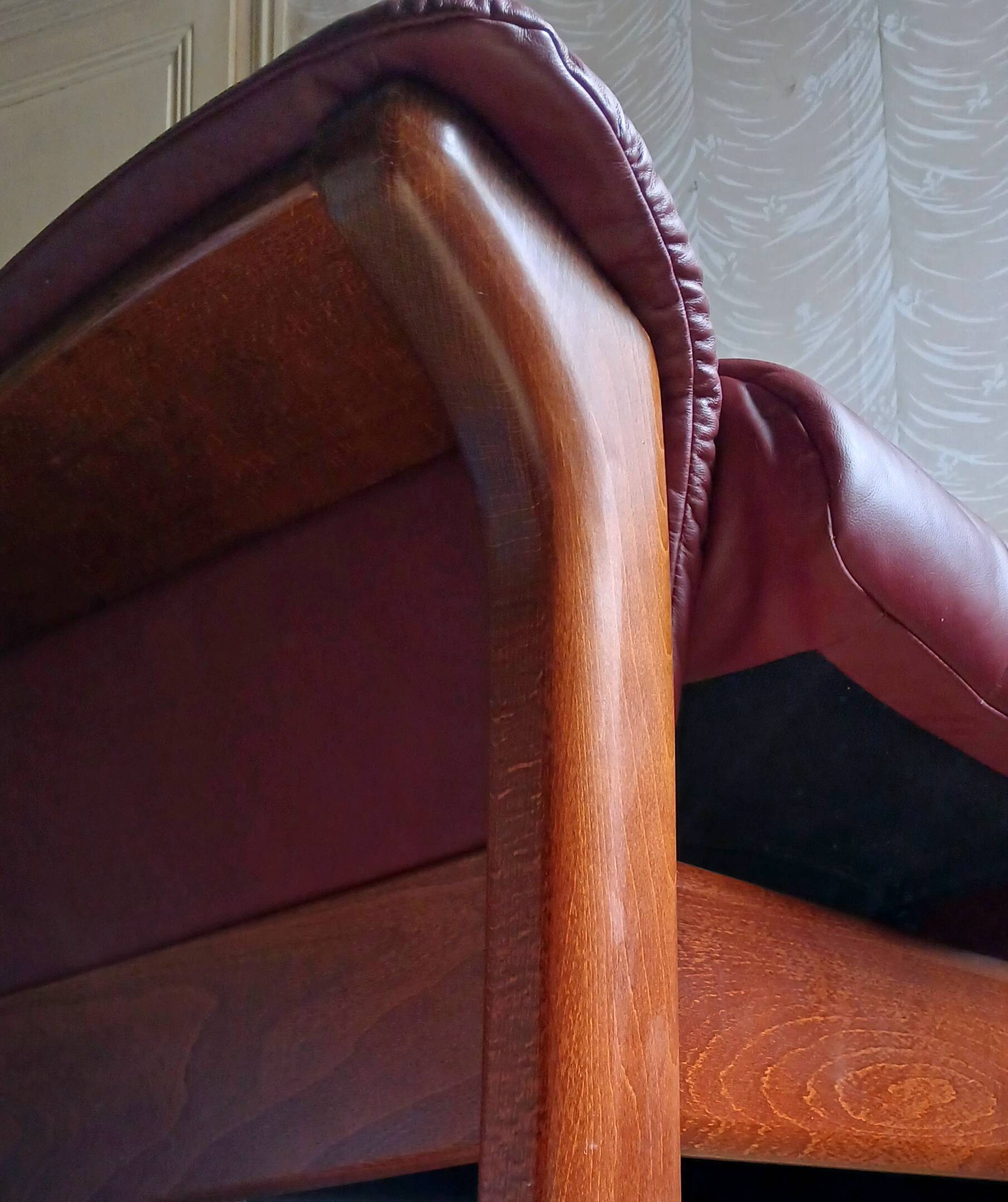 Windsor Ekornes Stressless leather lounge sofa. Norway around 1990.