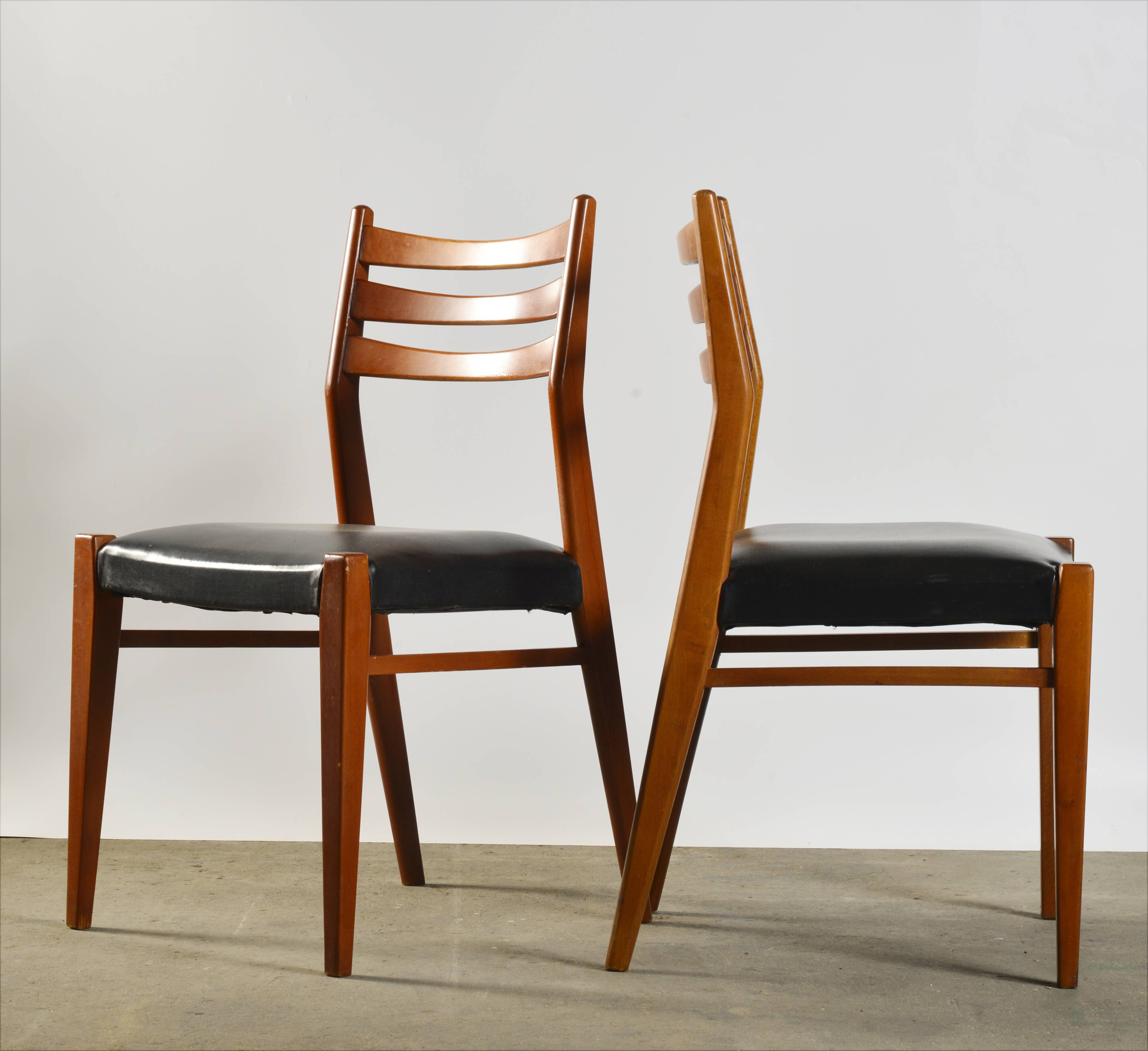 Extendable table and 4 Scandinavian chairs