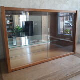 Wall display case in vintage oak veneer