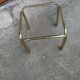 Table basse vintage 1970s en laiton doré et plateau en verre transparent — jaune paille