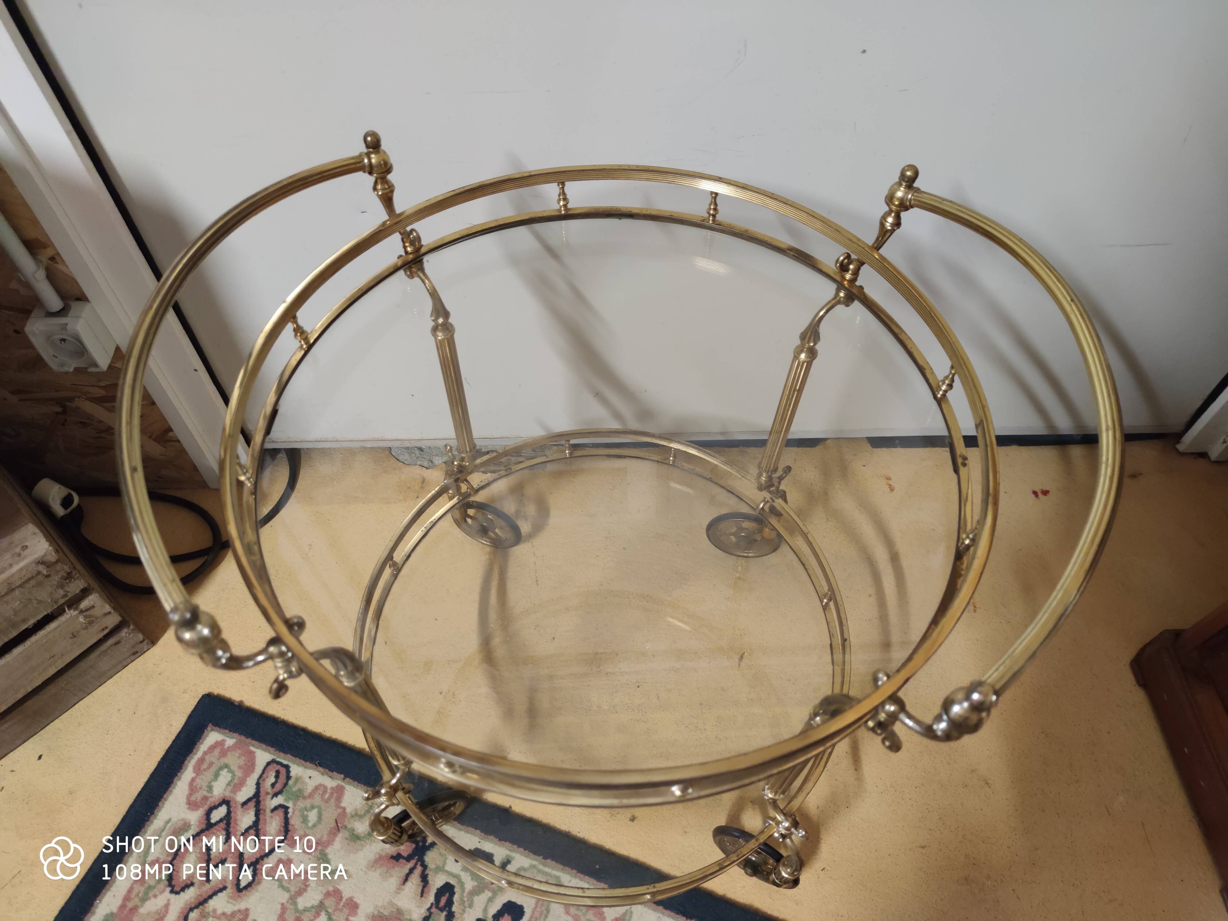 Serving table