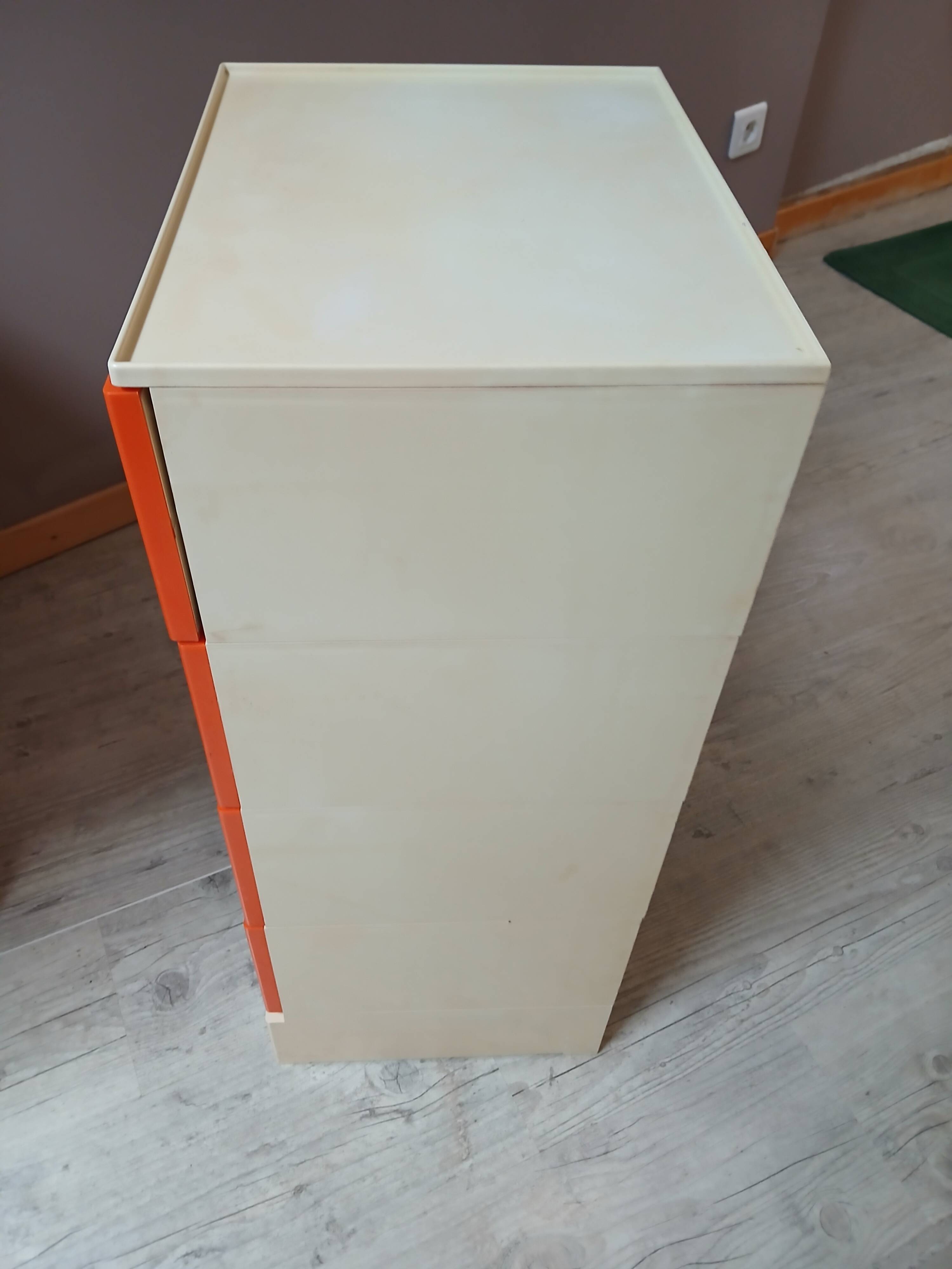 Flair chest of drawers from the 70s