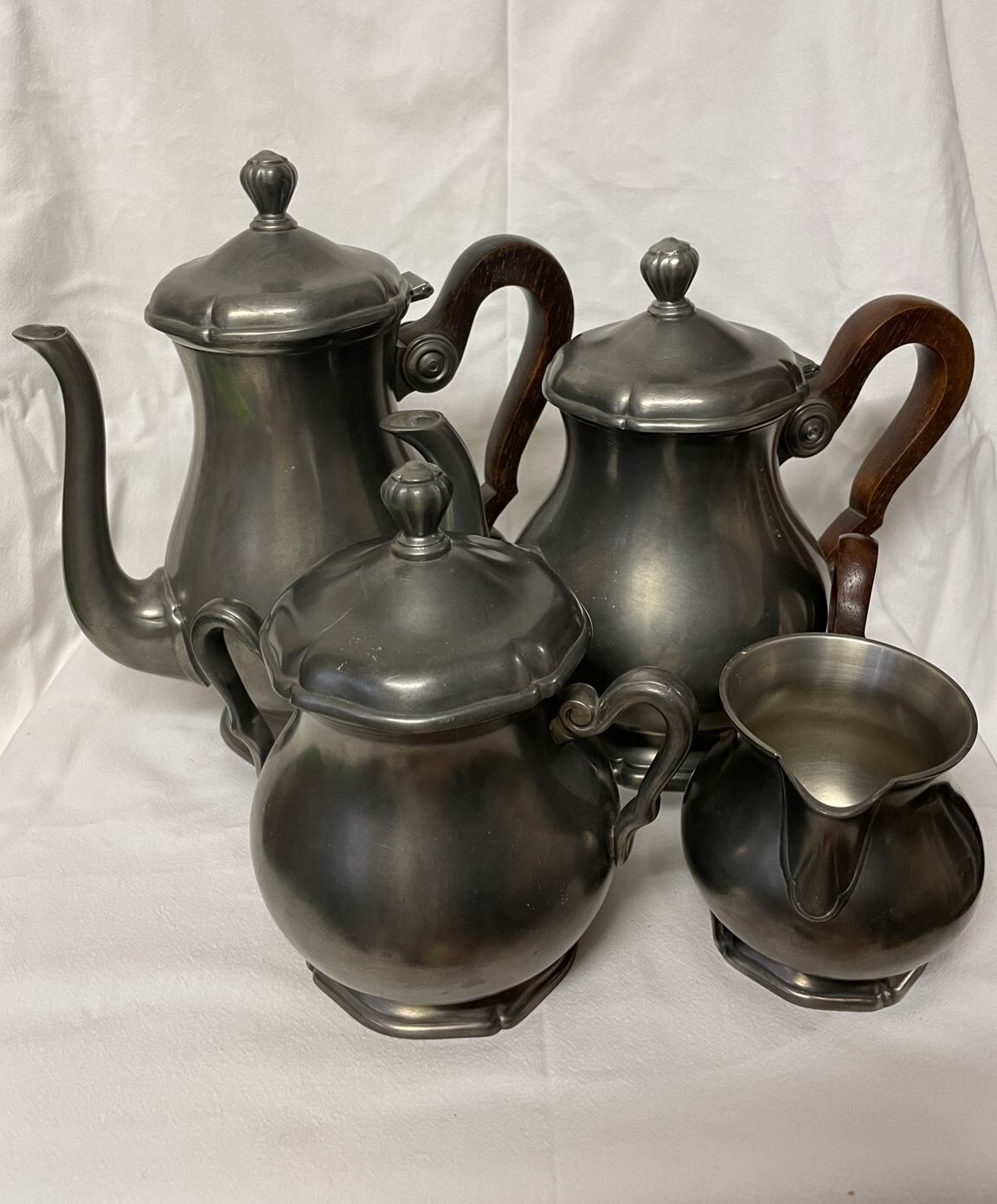 Set of tin pots