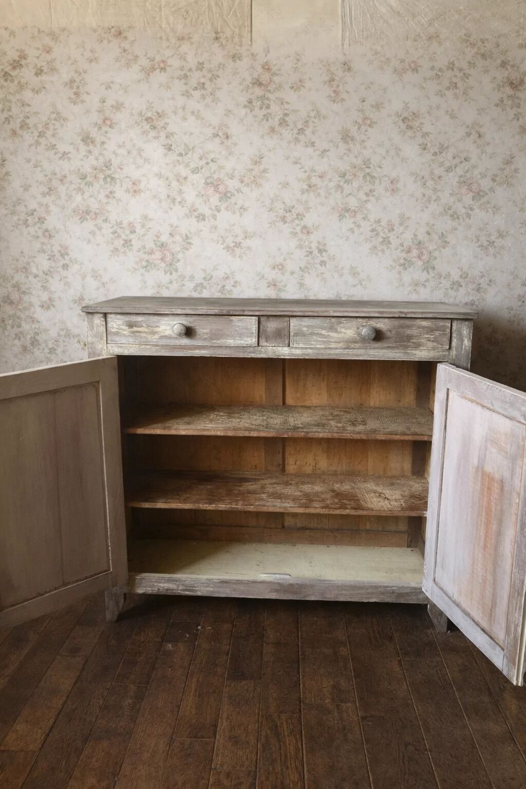 Parisian buffet in beech from the early 20th century with an antique finish.