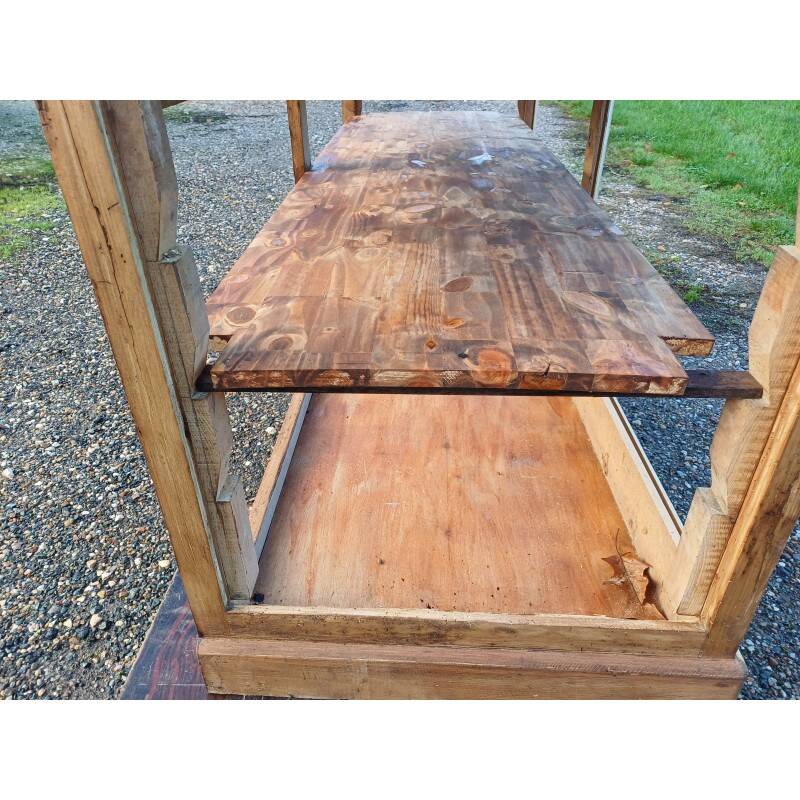 Shop counter furniture for a "draper"