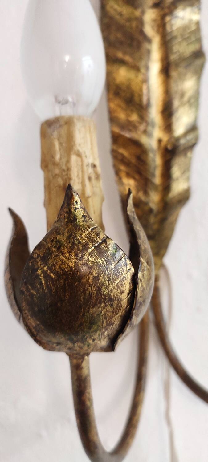 Aplique de pared de hierro forjado y pan de oro. Spain, 1970s.