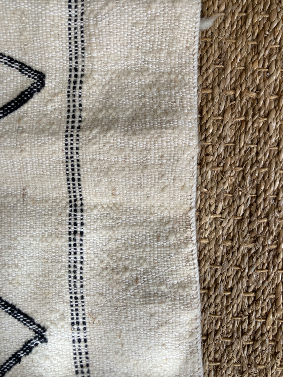 Berber rug 134x108 Azilal in beige ecru Moroccan wool with black diamonds