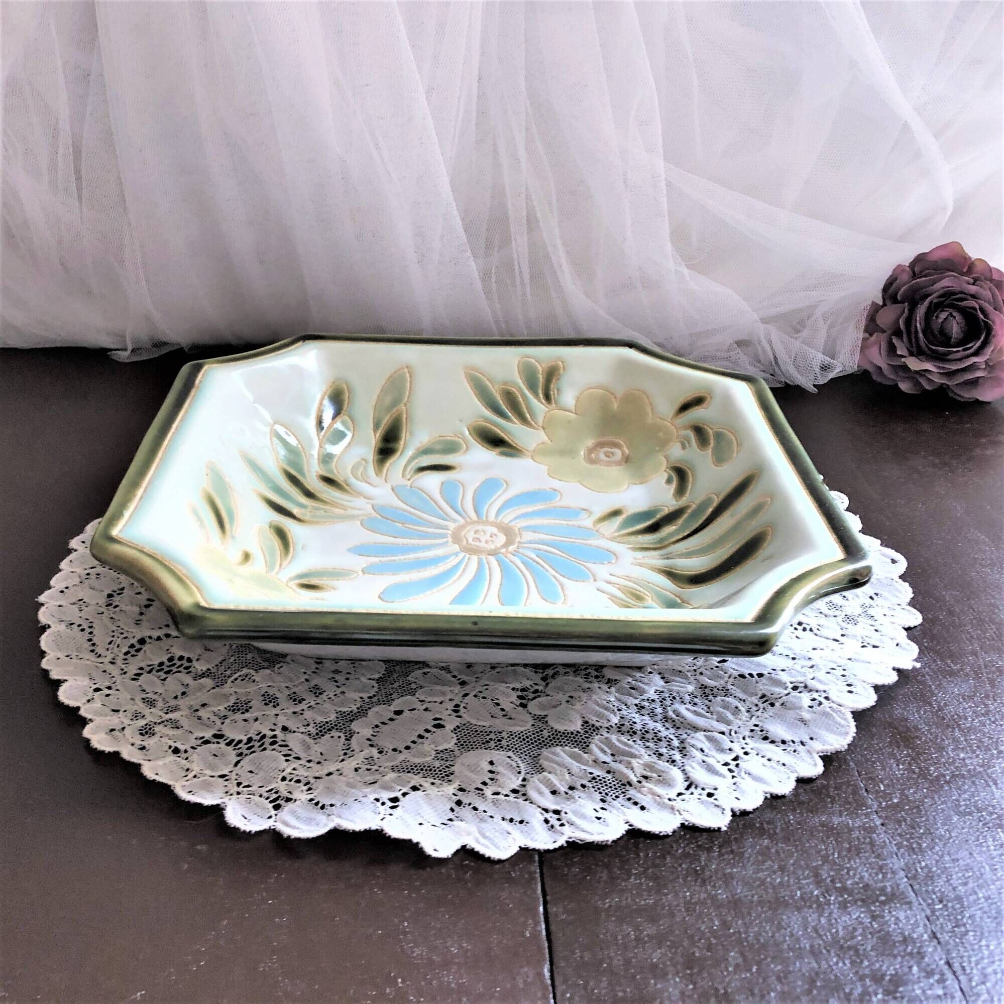 Ceramic pocket tray