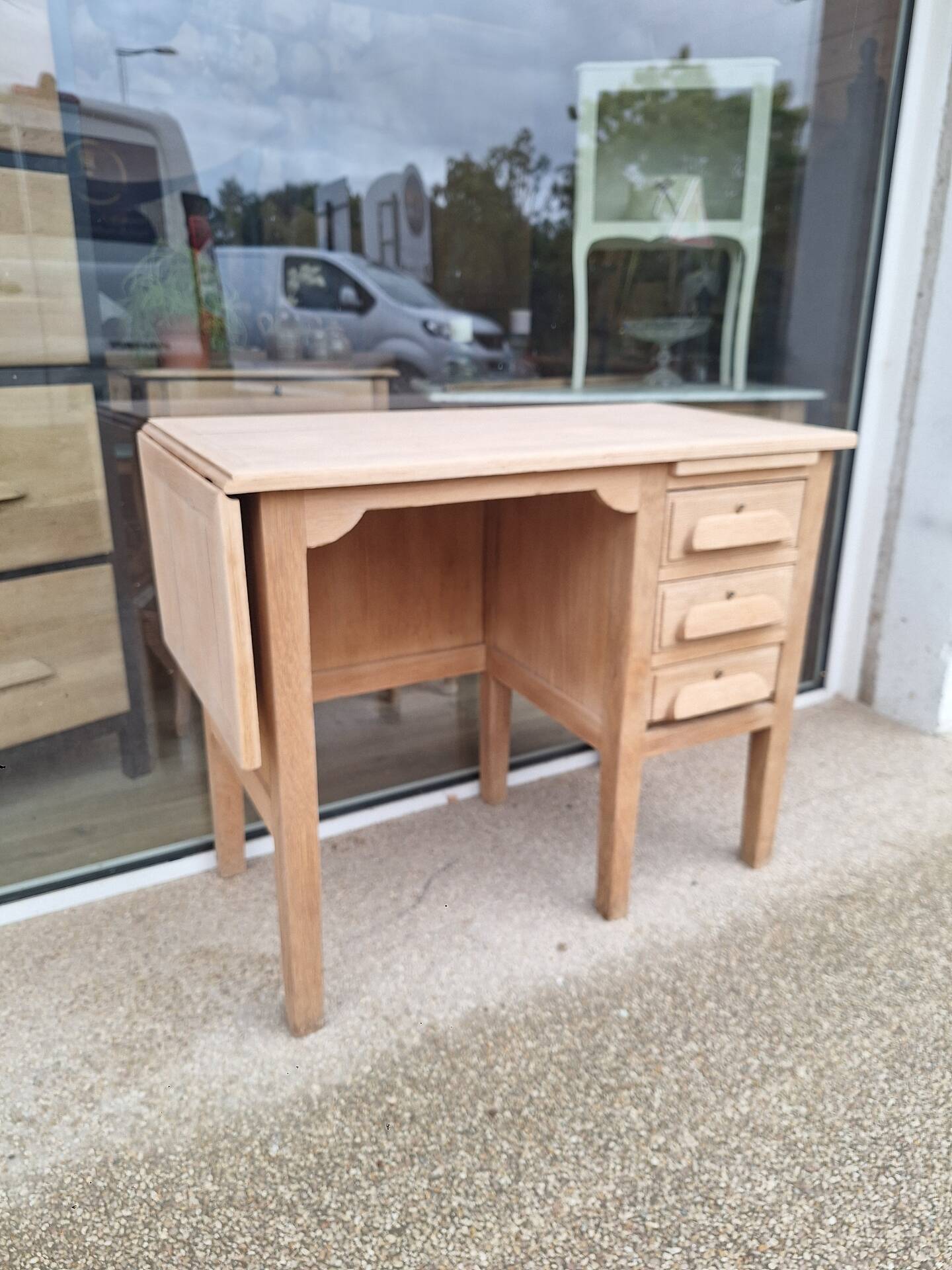Child's desk