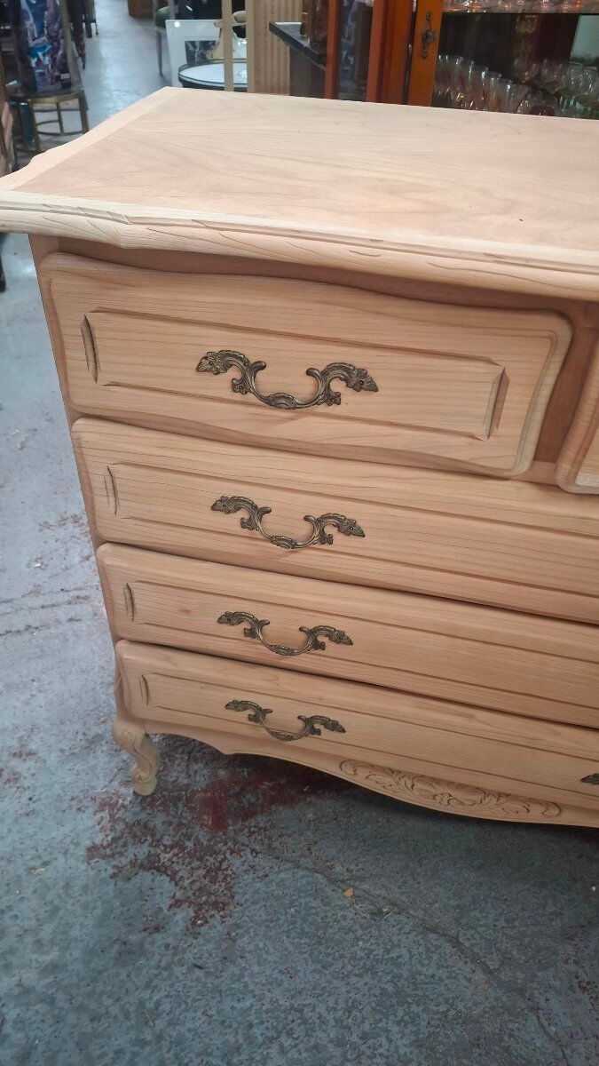 Commode de style louis xv