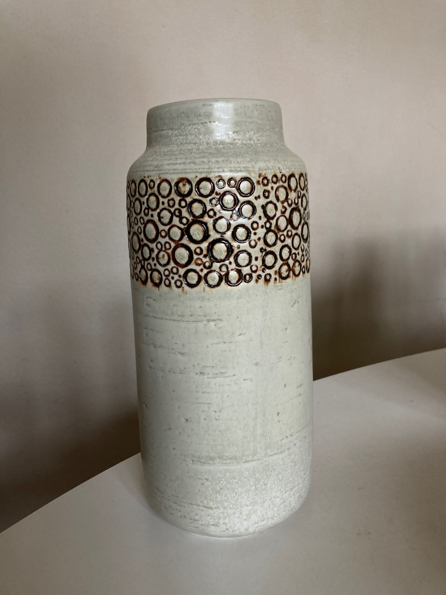 Product BHV Incised stoneware vase circles